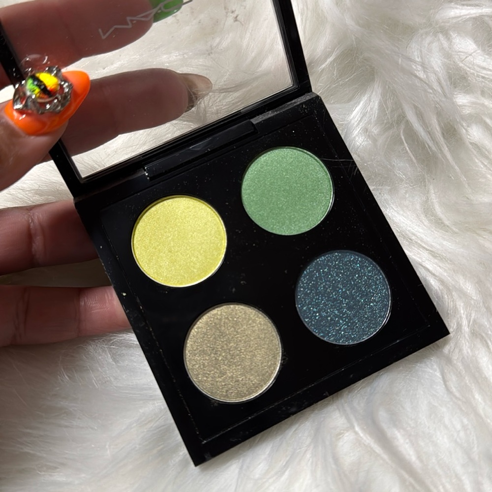 Mac cosmetics that trillion dollar look quad